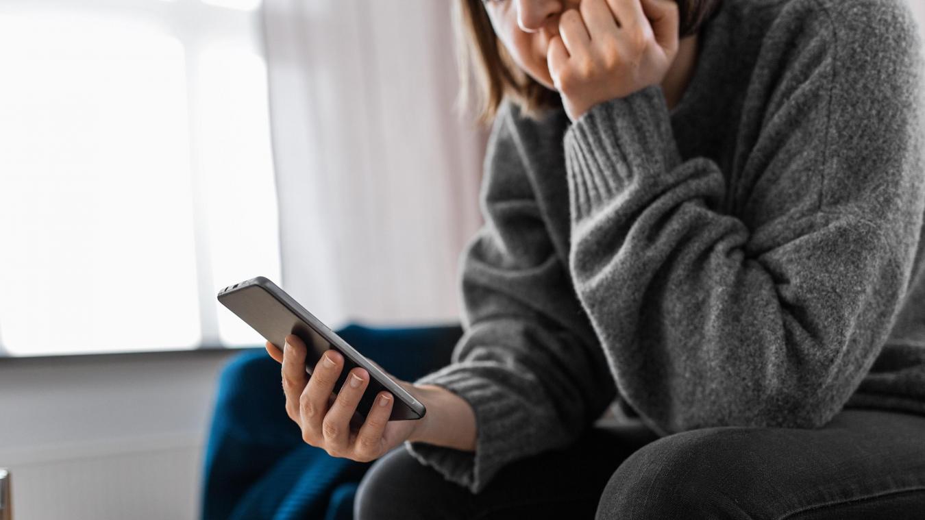Nood aan een luisterend oor? Crisiscentrum verwijst naar Tele-Onthaal en Awel voor psychosociale steun na aanslag