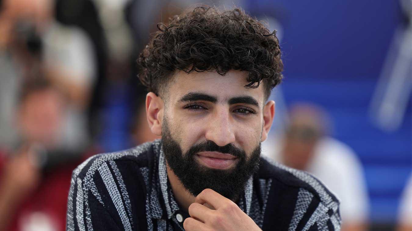 ‘Rebel’-acteur Aboubakr Bensaihi stond op enkele meters van terrorist: «Hij schoot, keek ons aan en reed weg»