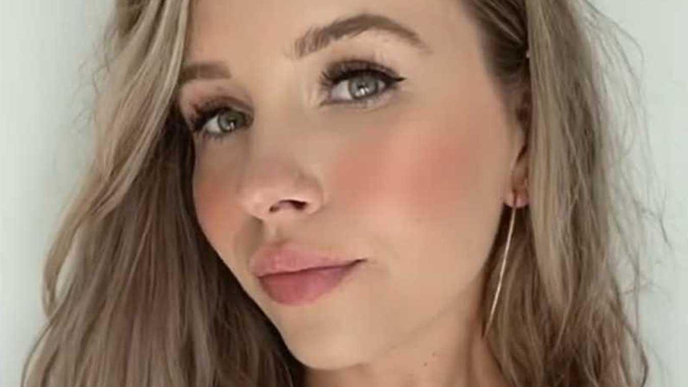 Vrouw trouwt in bruidskleed van slechts 50 euro: «Waarom meer betalen voor iets wat je maar één keer draagt?»