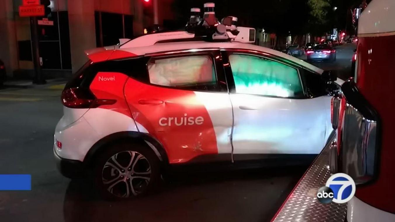 Alle zelfrijdende taxi’s in VS worden van de weg gehaald na ongeval