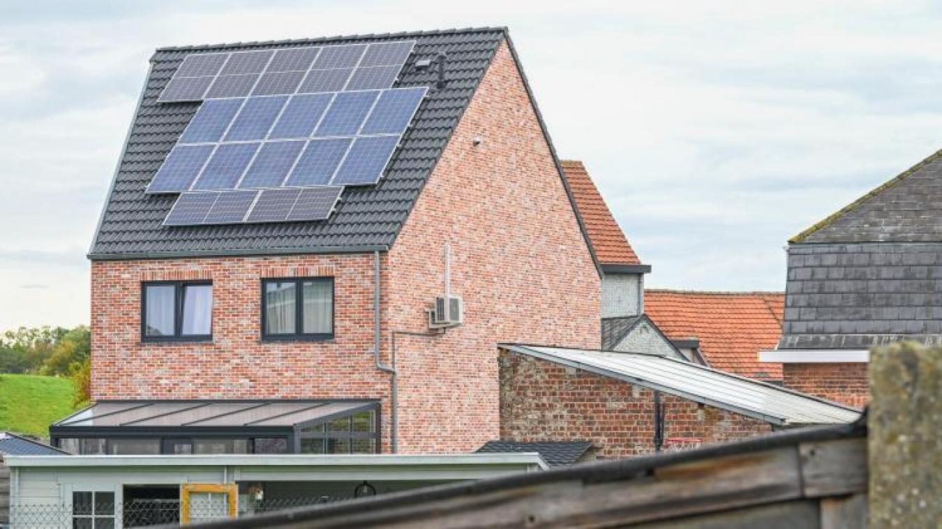 Huiseigenaar met 34 zonnepanelen geschokt door zijn energierekening: «Spijt dat ik milieubewust wou zijn»