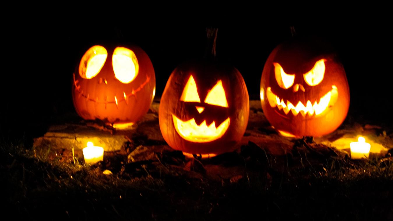 WTF. Hitlerkostuum wint eerste prijs op Halloweenfeestje