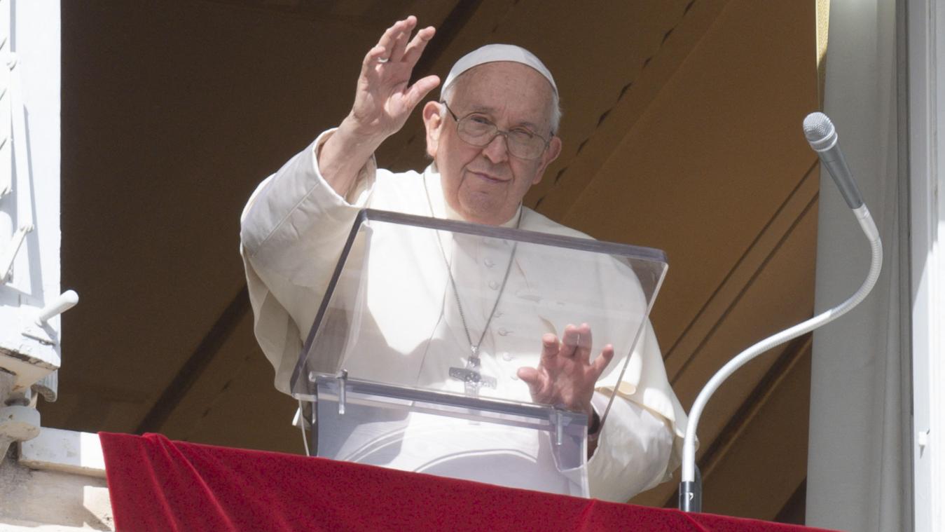 Paus Franciscus zegt dat hij «niet in goede gezondheid» verkeert