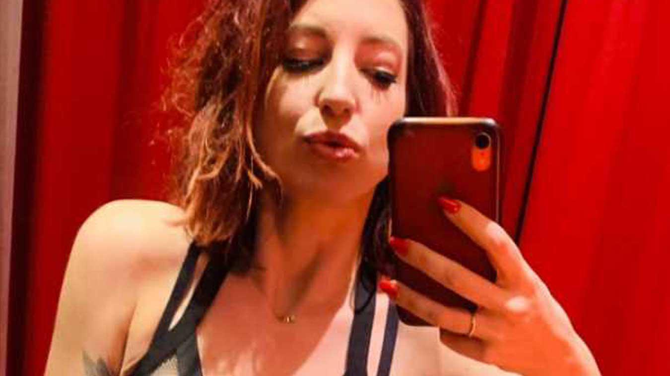 Kaat Bollen straalt in doorzichtige lingerie (foto)