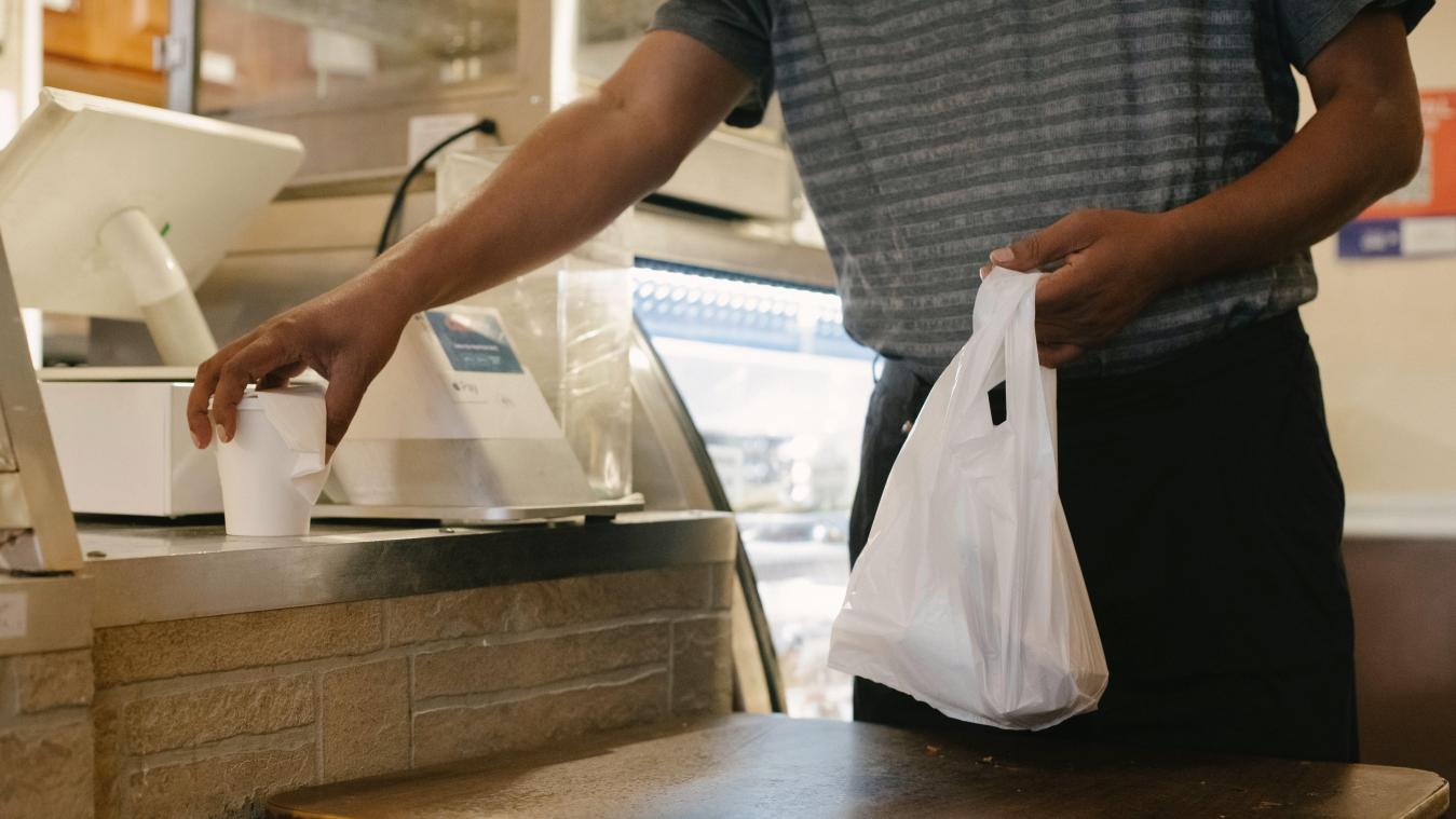 ZOVEEL plastic zakjes gebruikte de Belg in 2021