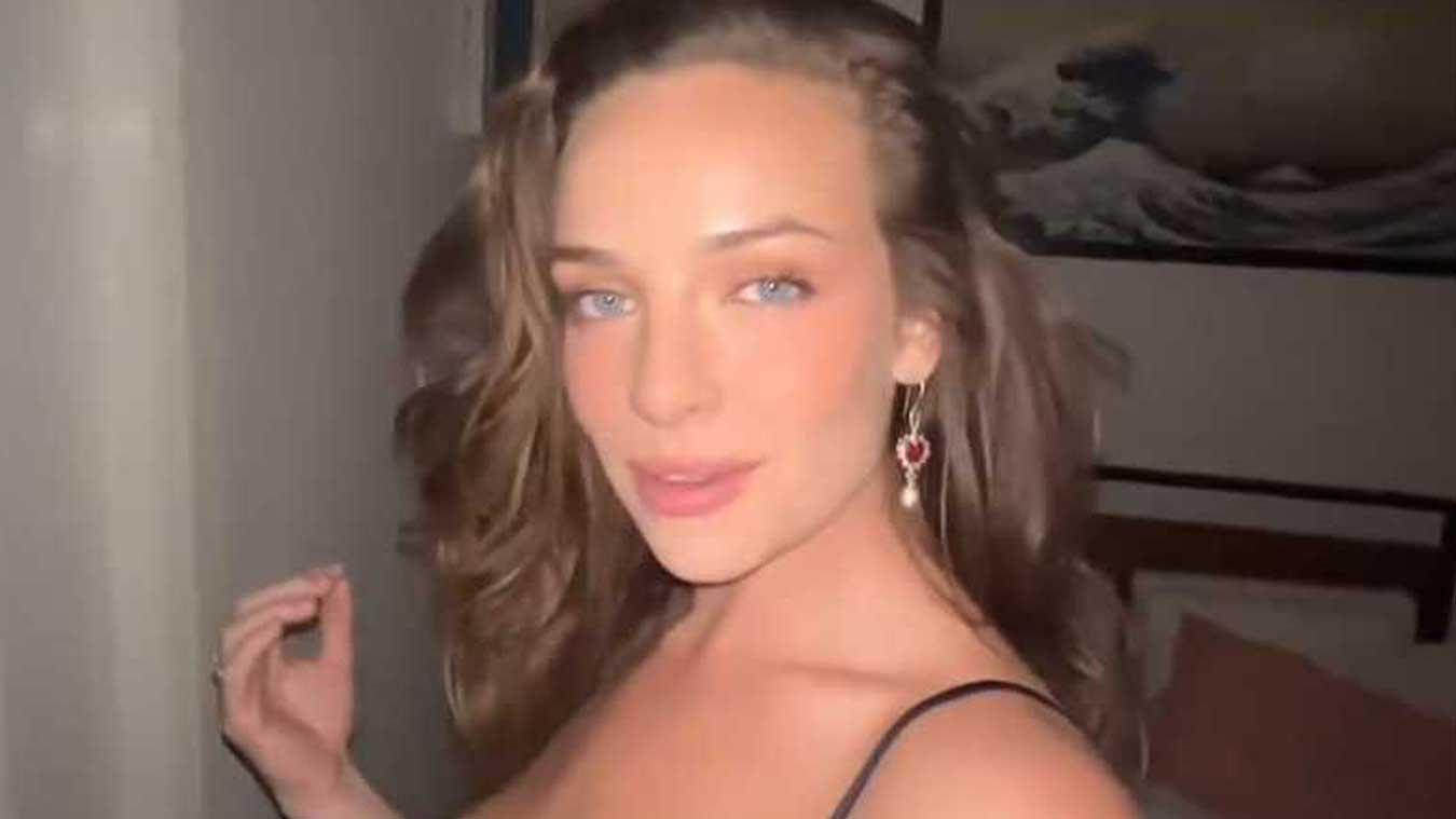 Realityster krijgt kritiek op outfit in restaurant en haalt uit: «Jullie focusten de hele tijd op mijn borsten!» (video)