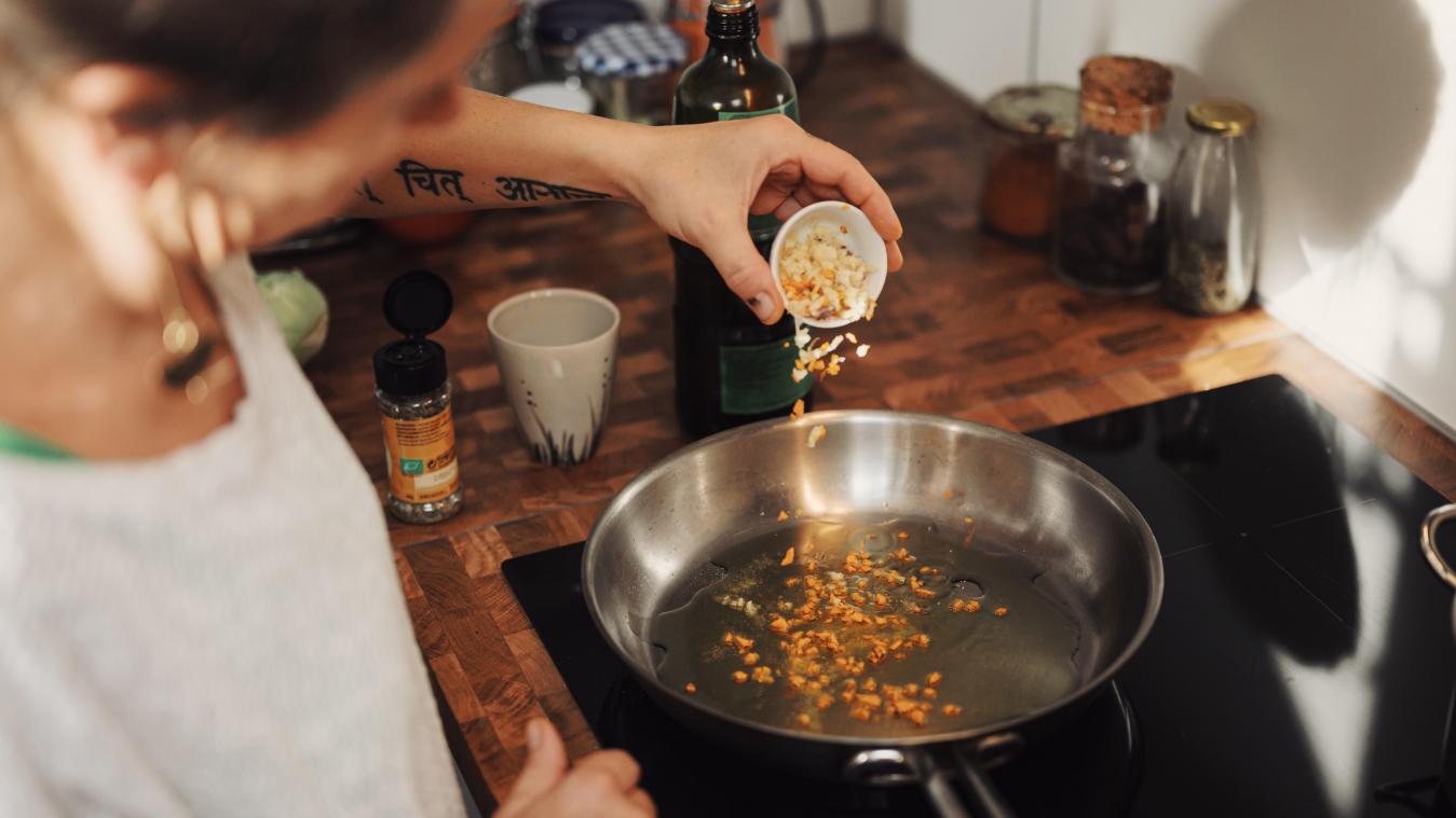 Koken op gas veroorzaakt vaak vuilere binnenlucht dan koken op elektriciteit