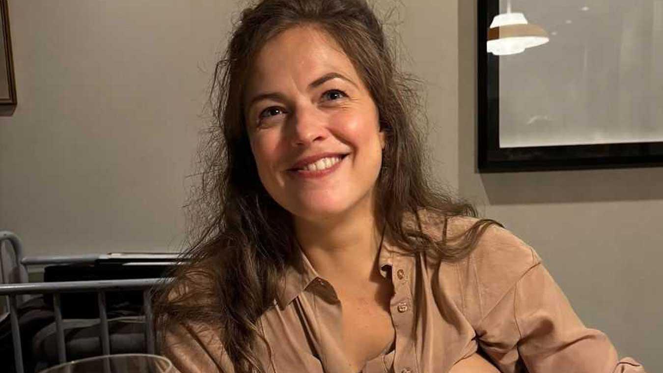 Borstvoedingsfoto van Frances Lefebure zorgt voor bewondering: «Stralende mama»