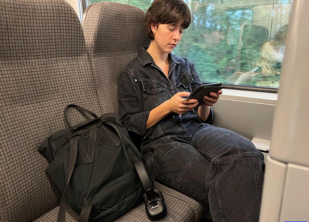 Betrapt met een boek: «Na een jaar twijfelen heb ik een e-reader gekocht»