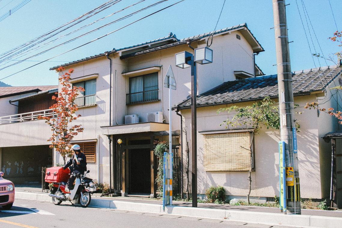 Airbnb wil leegstaande huizen in Japan gaan verhuren aan toeristen: «Ze zijn te mooi om achtergelaten te worden door hun eigenaren»