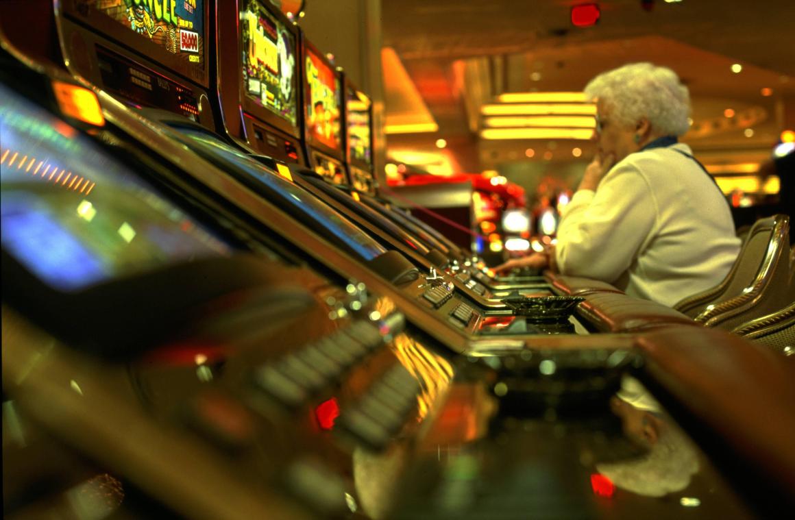 WTF. Man gokt voor 5 dollar in Las Vegas en stapt buiten met 10 miljoen dollar