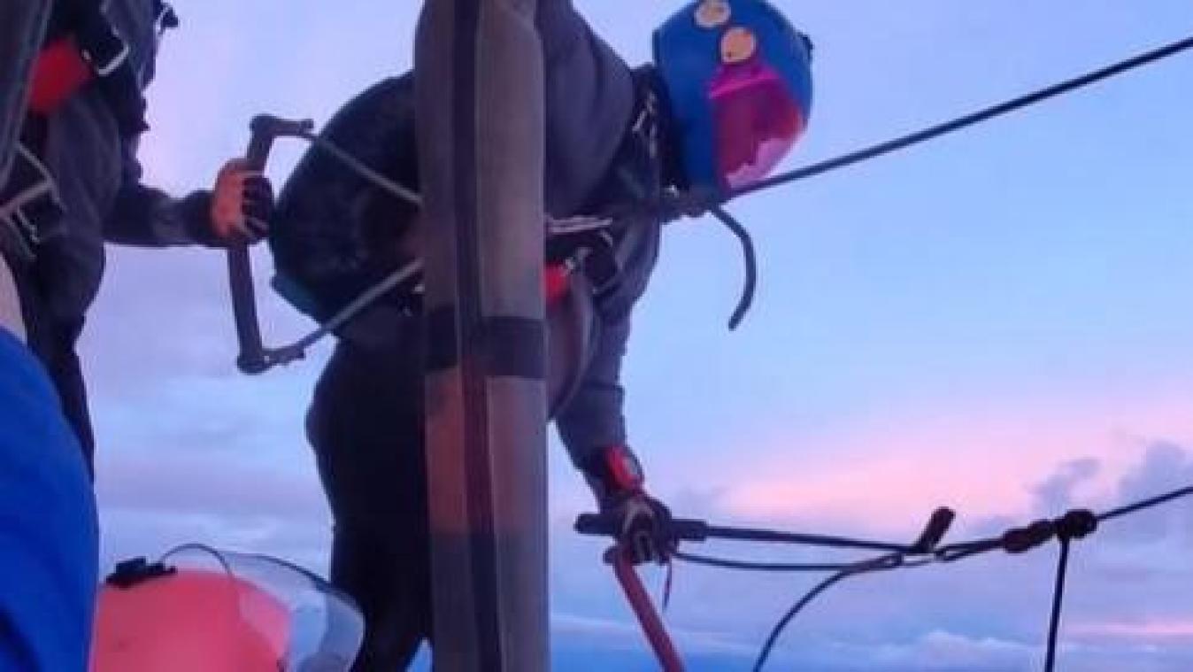 Hallucinant! Skydiver tuimelt metersdiep naar beneden (video)