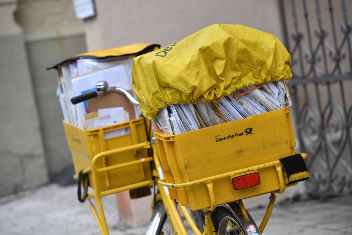WTF. Postbode verbergt honderden onafgeleverde brieven in zijn huis
