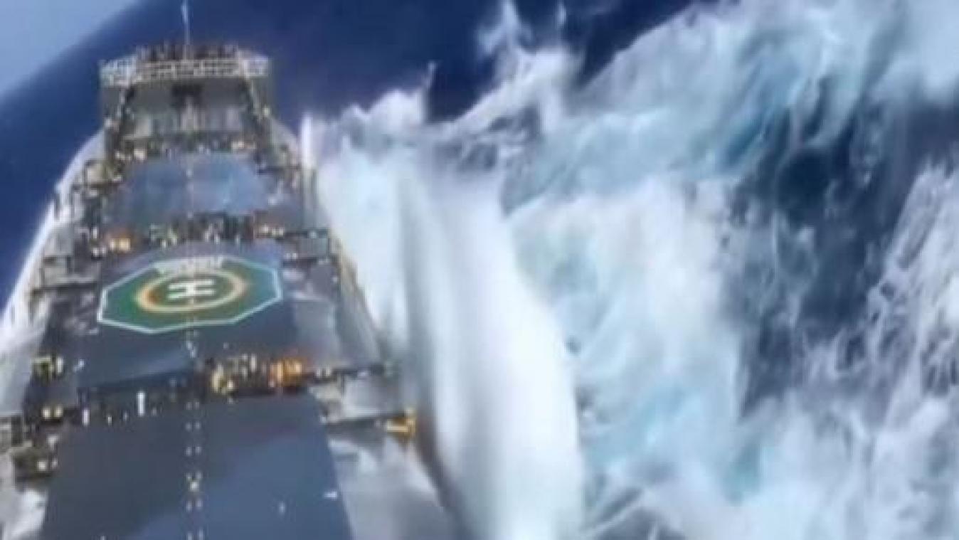 Adembenemende video’s: schepen trotseren woeste Noordzee