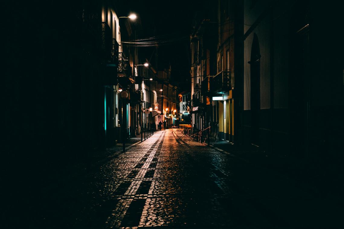 Zeven op de tien Belgen voelt zich onveilig in het donker op straat