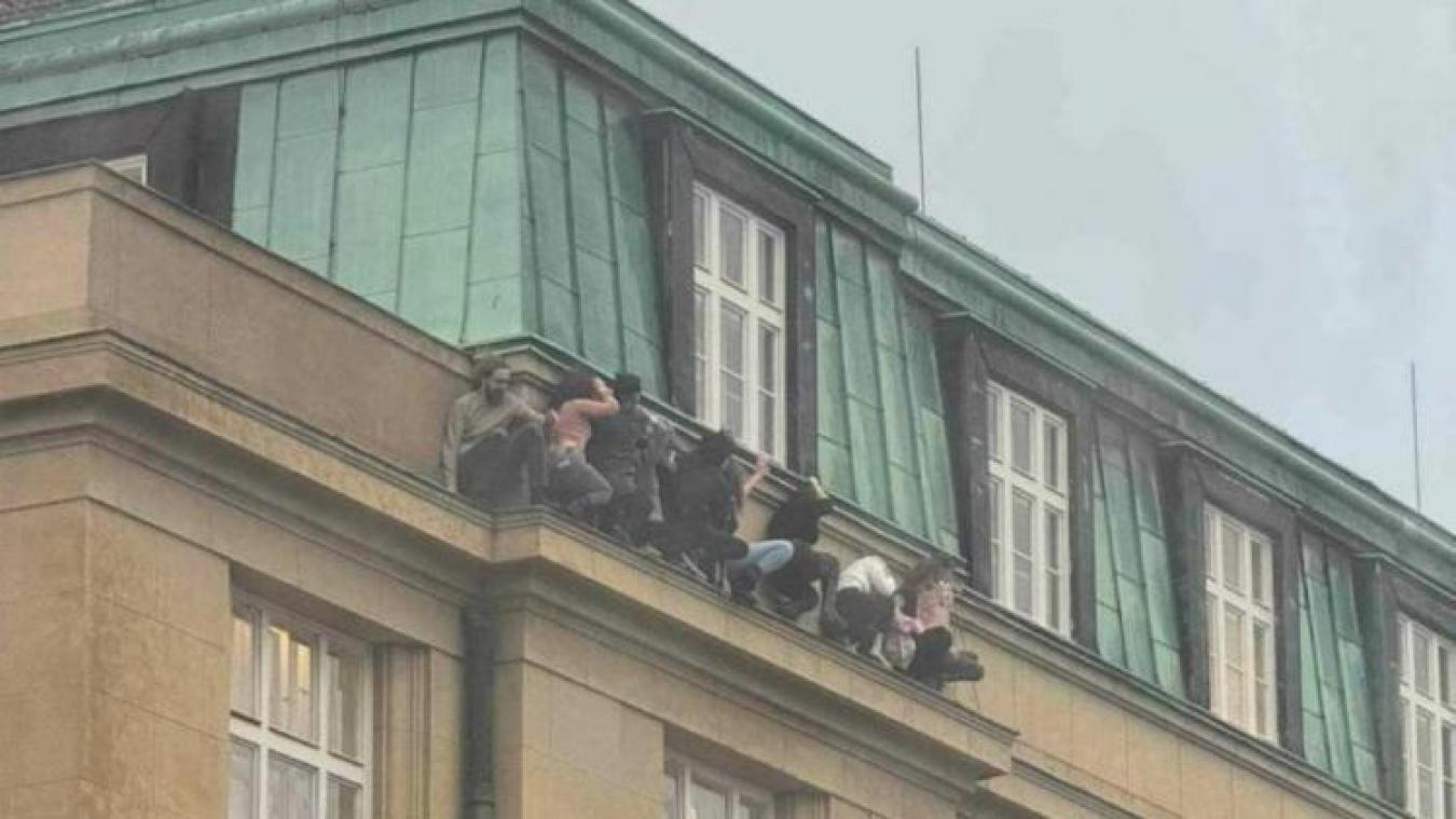 Meerdere doden en tientallen gewonden bij schietpartij in Praag, dader uitgeschakeld (video)