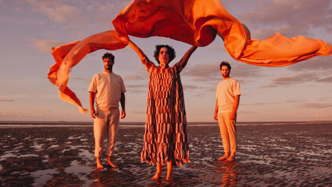 ivorimoss-persfoto4-trio-landscape