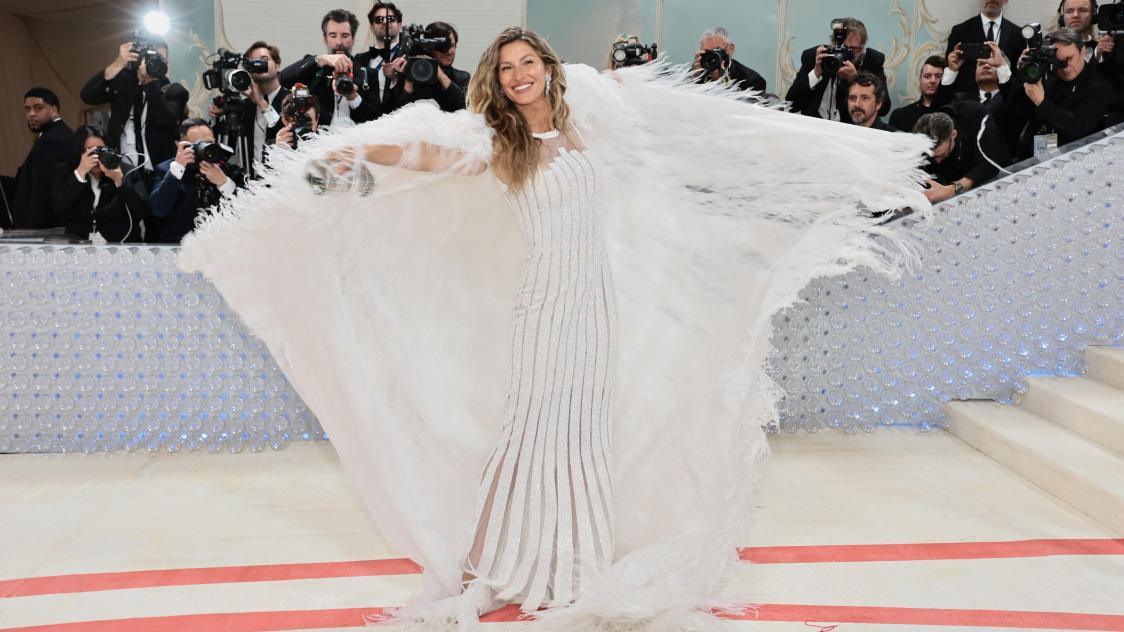 Gisele Bündchen blikt terug op een fotoshoot met Lagerfeld.
