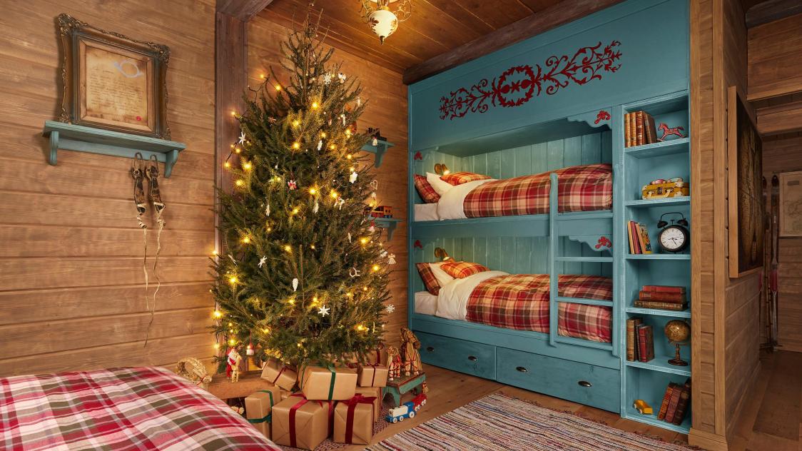 05 - Santa's Post Office - Airbnb - Angled Bedroom - Credit Samir Zarrouck