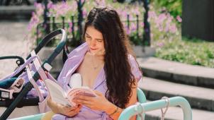 24-elvie-breastfeeding-bench2