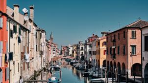 riccardo-chiarini-J5ZCSkYYJno-unsplash