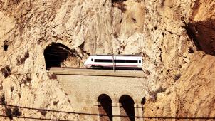 dani-guitarra-SVvbRu6MqVI-unsplash