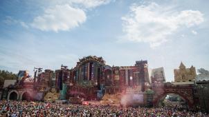 partypeople pictured at mainstage during the first day of the Tomorrowland music festival, Friday 19 July 2019. The 15th edition of Tomorrowland electronic music festival takes place at the 'De Schorre' terrain in Boom from 19 to 21 July 2017 and from 26 to 28 July 2018. BELGA PHOTO DAVID PINTENS