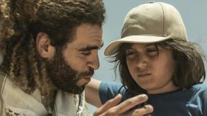 Rebel (setfoto Adil El Arbi met acteur — en broer — Amir El Arbi) ©Caviar Kris J