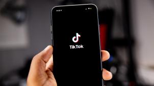 solen-feyissa-Yaw9mfG9QfQ-unsplash