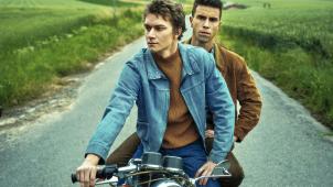 Belgische fictiereeks die zich afspeelt in de woelige jaren 80, toen de Bende van Nijvel volop terreur zaaide. 
(VRT/RTBF - 2022)