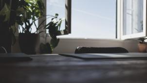 daniel-hansen-BkMOsh8gnho-unsplash